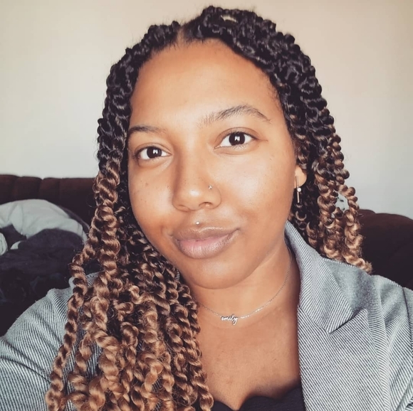 Meet your Posher, Emily - Picture 1 of 2